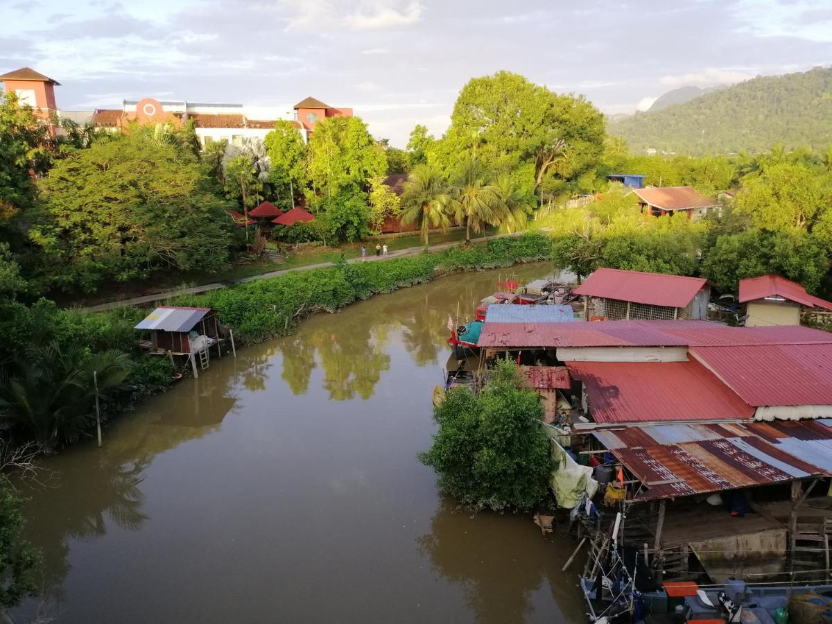 Teriang Village Inn Padang Mat Sirat Exterior photo